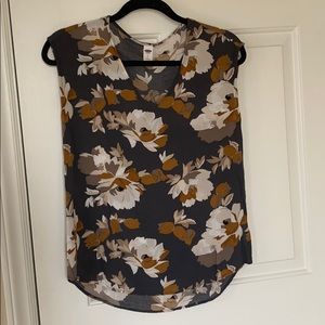 Old navy floral top sz small